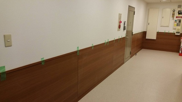 木目調化粧パネル張り施工後2